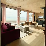 Design By The Sea With Northern Lights Semesterbostad *