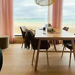 Semesterbostad Design By The Sea With Northern Lights